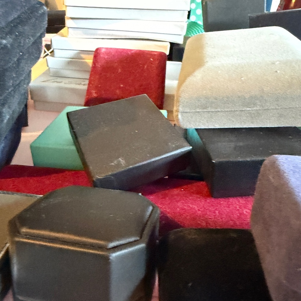 35+ Assorted Jewelry Boxes - Mixed Colors - Picture 4 of 8